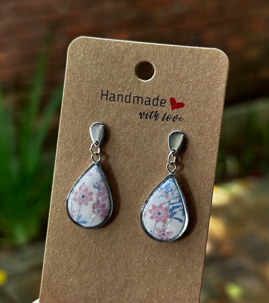 Kumudu Teardrop Dangle